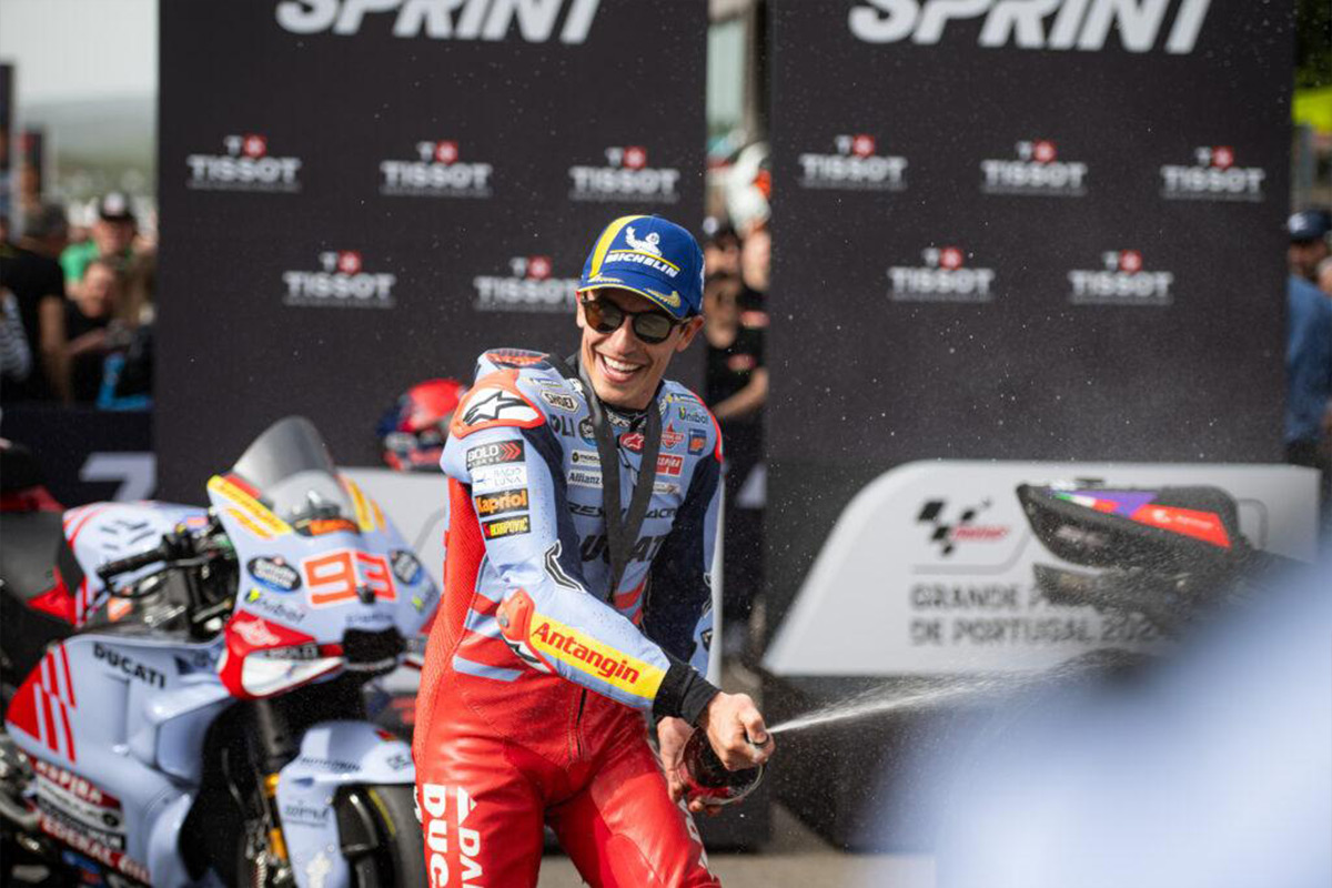 Marc Marquez festeggia a Portimao nella Sprint Race