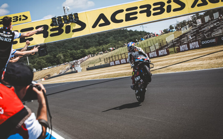 WorldSBK 2024: Toprak Razgatlioglu vince a Most