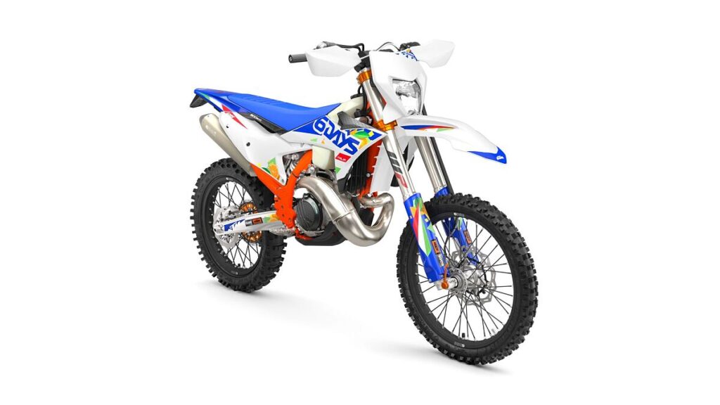675032_MY26-KTM-300-EXC-6DAYS-45-right_KTM EXC 6DAYS_STUDIO